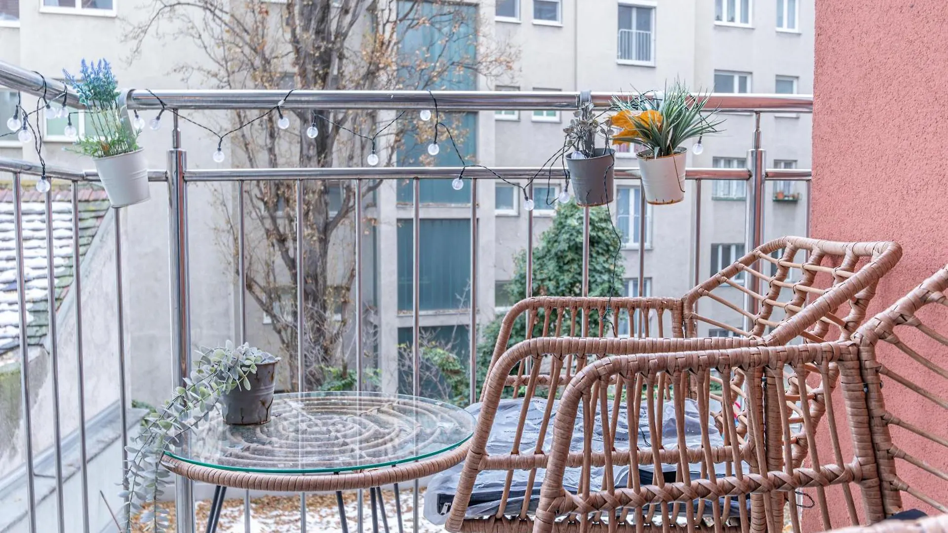 Superb Fully Equipped Apartment, 9 Min To City Center Via Metro Wiedeń 0*,  Austria
