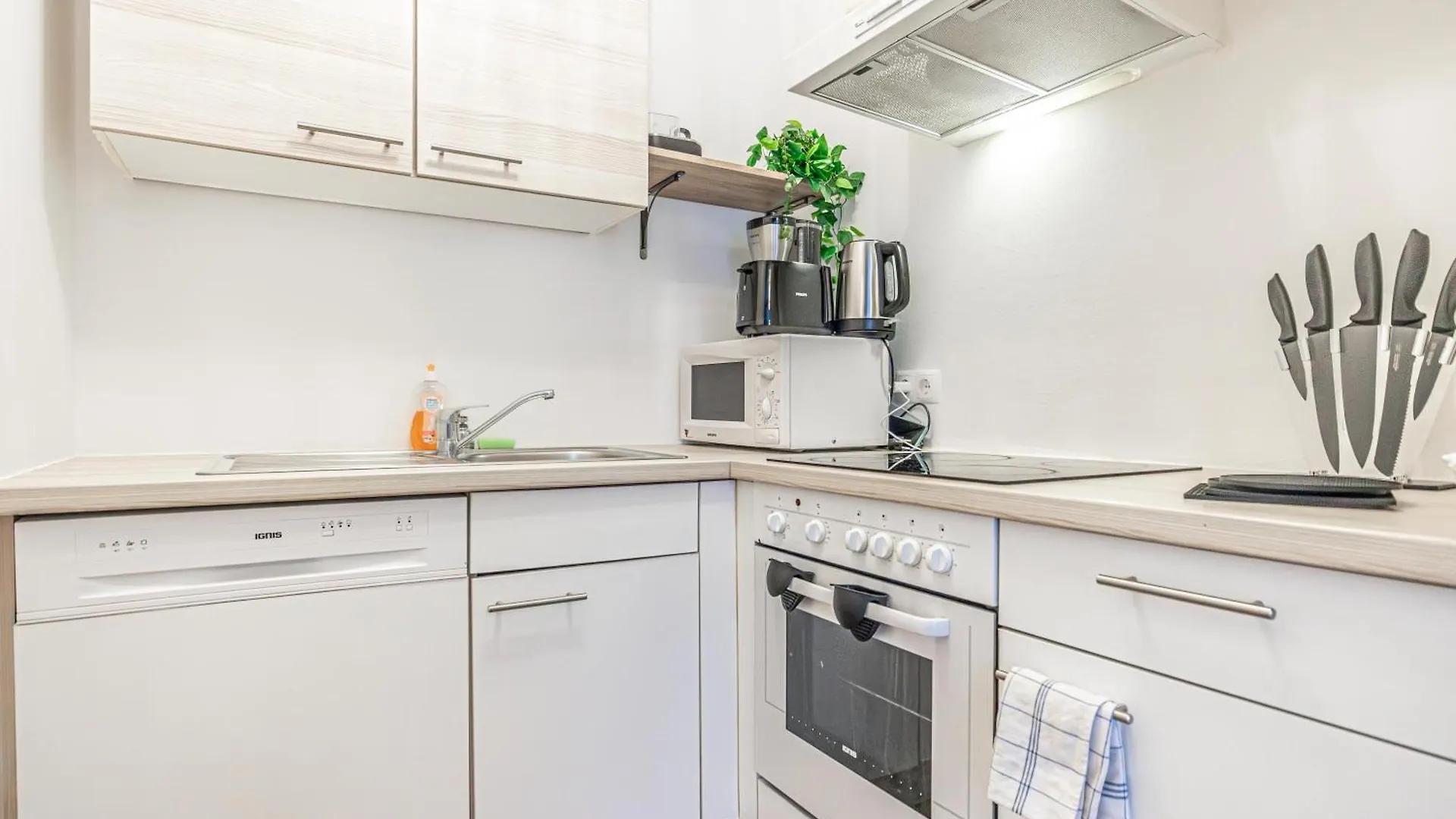 Superb Fully Equipped Apartment, 9 Min To City Center Via Metro Wiedeń 0*,  Austria