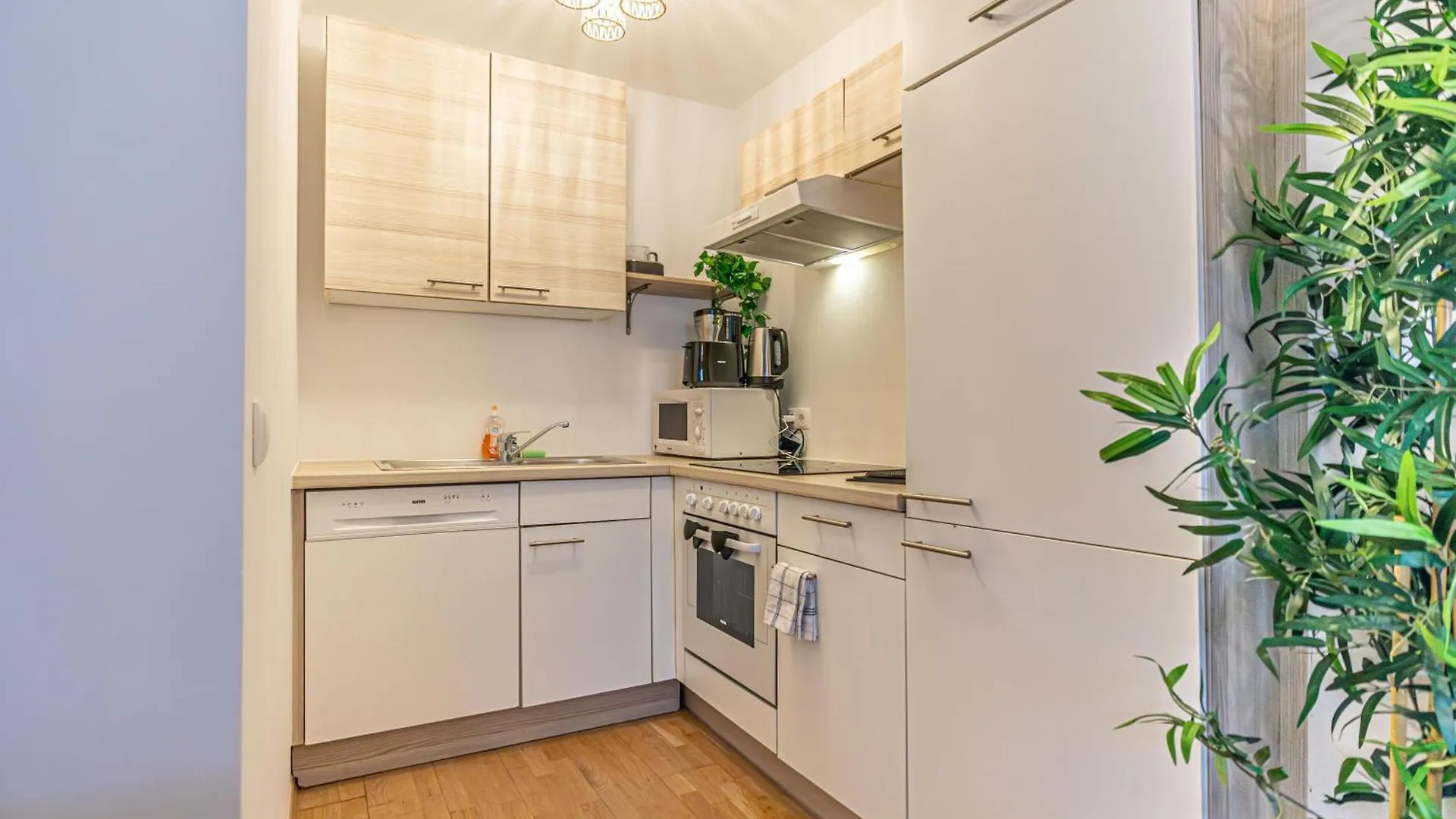 Superb Fully Equipped Apartment, 9 Min To City Center Via Metro Wiedeń